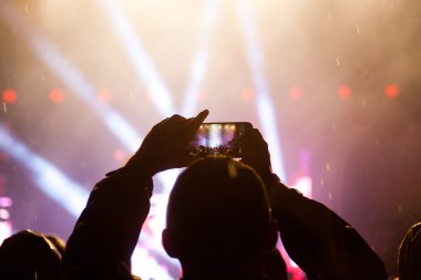 Konserde kalabalık
