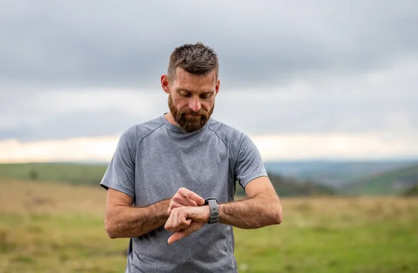 Coureur Vérifier Montre Intelligente — Photo