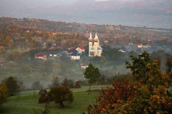 Breb Maramures Autunno Nebbia Tradizionale Villaggio Rumeno — Foto Stock