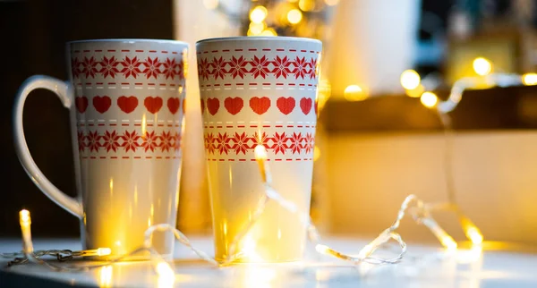 Tazas Navidad Contra Las Luces Navideñas — Foto de Stock