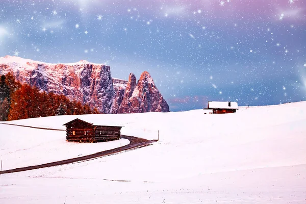 Alpe Siusi Gün Doğumunda Kar Yağan Muhteşem Kış Manzarası Dolomitler — Stok fotoğraf