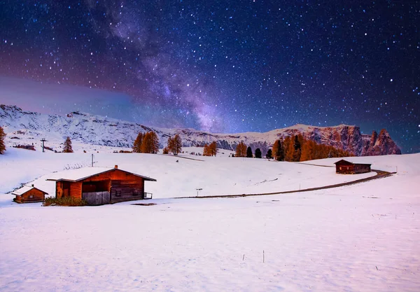 Winterlandschaft Mit Schnee Bei Sonnenaufgang Auf Der Seiser Alm Dolomiten — Stockfoto