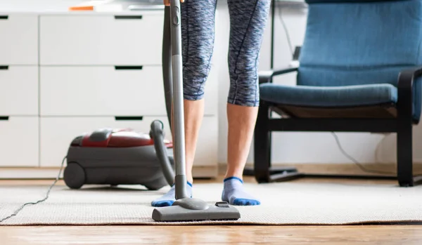 Woman Vacuum Cleaning Home — Stock Photo, Image