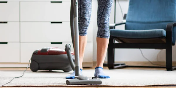 Woman Vacuum Cleaning Home — Stock Photo, Image