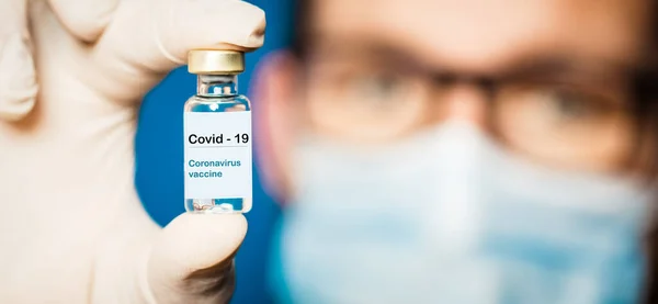 Médecin Tenant Vaccin Covide Coronavirus — Photo