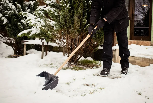 Зимняя Лопата Удаление Снега После Метели — стоковое фото