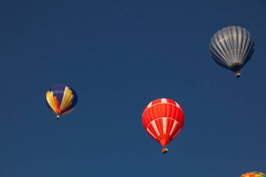 Sıcak hava balonları - özgürlük ve macera konsepti