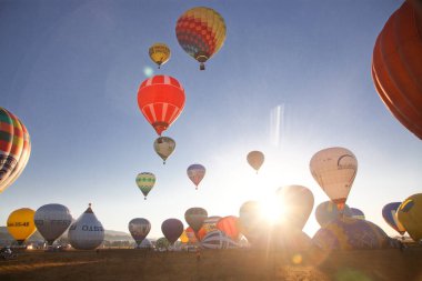 Sıcak hava balonları - özgürlük ve macera konsepti
