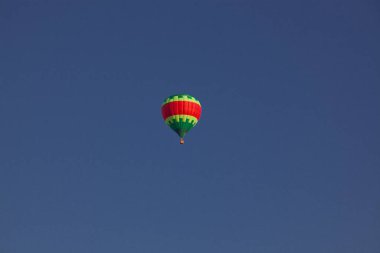 Sıcak hava balonları - özgürlük ve macera konsepti