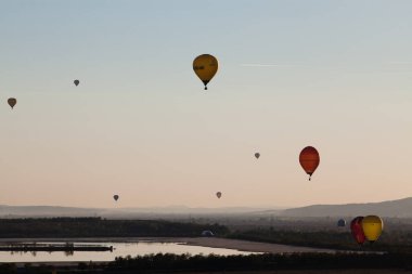 Sıcak hava balonları - özgürlük ve macera konsepti