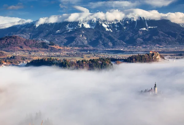 Ojstria観点から見た湖での驚くべき日の出 スロベニア ヨーロッパ 観光情報 — ストック写真