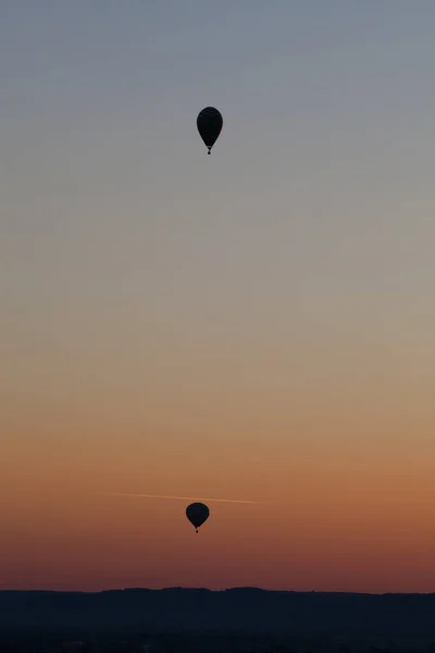 Balony Ogrzane Powietrze Zachodzie Słońca Koncepcja Wolności Przygody — Zdjęcie stockowe