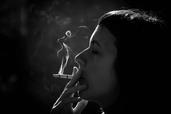 Donna Che Fuma Una Sigaretta Campagna Contro Fumo — Foto Stock