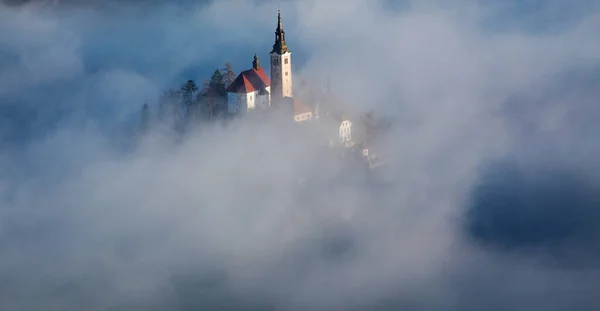 Verbazingwekkende Zonsopgang Aan Het Meer Bled Vanuit Het Gezichtspunt Van — Stockfoto