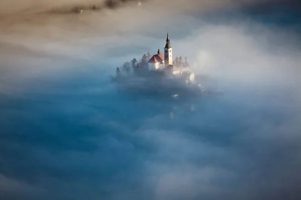 Verbazingwekkende Zonsopgang Aan Het Meer Bled Vanuit Het Gezichtspunt Van — Stockfoto