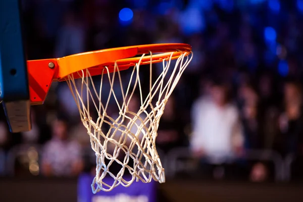 Kırmızı Neon Işıklarda Basketbol Potası — Stok fotoğraf