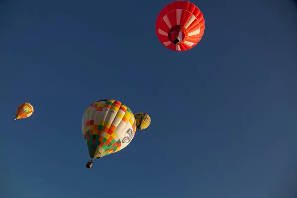 Αερόστατα Θερμού Αέρα Έννοια Ελευθερίας Και Περιπέτειας — Φωτογραφία Αρχείου