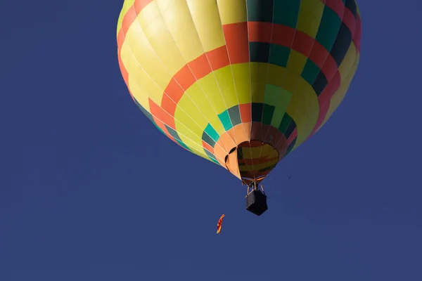 熱気球 自由と冒険の概念 — ストック写真