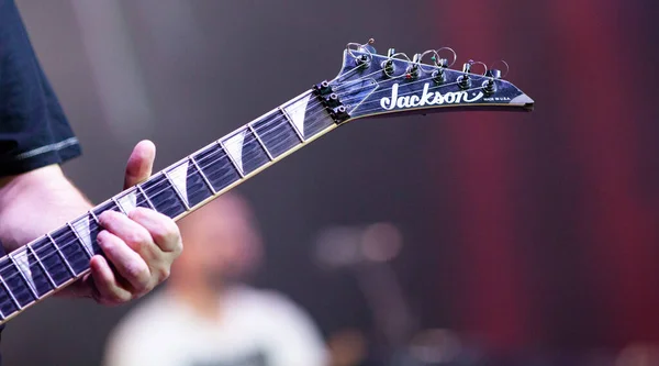 Guitarrista en el escenario — Foto de Stock