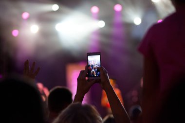 Konserdeki kalabalık - Yaz müzik festivali