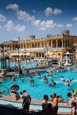 BUDAPEST, HUNGARY - Ağustos 2018: Budapeşte, Macaristan 'da Szechenyi Hamamları.