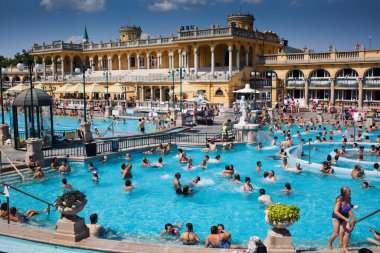 BUDAPEST, HUNGARY - Ağustos 2018: Budapeşte, Macaristan 'da Szechenyi Hamamları.
