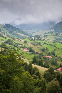 Dağlardaki küçük bir köy, Magura, Romanya