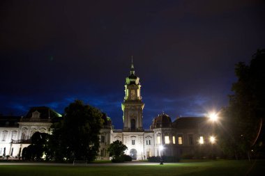 Keszthely, Zala, Macaristan 'da Balaton Gölü yakınlarında yer alan manzaralı şenlikler sarayı.