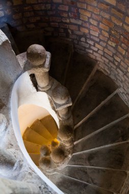 (Çoklu Değerler) SZEKESFEHERVAR, HUNGARY - AĞUSTOS. 2018: İç bahçedeki ünlü Bory Kalesi, heykeltıraş ve mimari Jeno Bory tarafından tasarlandı. Şato 40 yıl boyunca Bory tarafından kendi elleriyle inşa edildi.