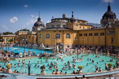 BUDAPEST, HUNGARY - Ağustos 2018: Budapeşte, Macaristan 'da Szechenyi Hamamları.