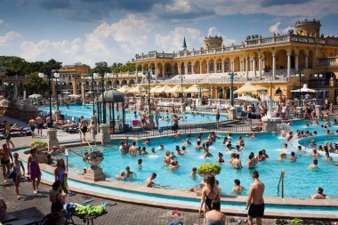 BUDAPEST, HUNGARY - Ağustos 2018: Budapeşte, Macaristan 'da Szechenyi Hamamları.