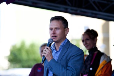 CLUJ-NAPOCA, ROMANIA - 23 Haziran 2018: Cluj-Napoca, Romanya 'daki Cluj Onur Yürüyüşüne katılan kimliği belirsiz kişiler.