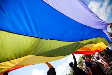 CLUJ-NAPOCA, ROMANIA - 23 Haziran 2018: Cluj-Napoca, Romanya 'daki Cluj Onur Yürüyüşüne katılan kimliği belirsiz kişiler.