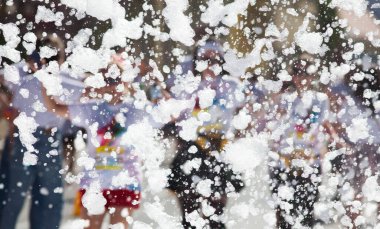 CLUJ-NAPOCA, ROMANIA - MAY12, 2018: Color Run 'a katılan kimliği belirsiz kişiler.