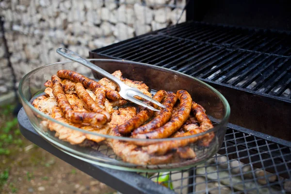 Fare Barbecue Nel Cortile — Foto Stock