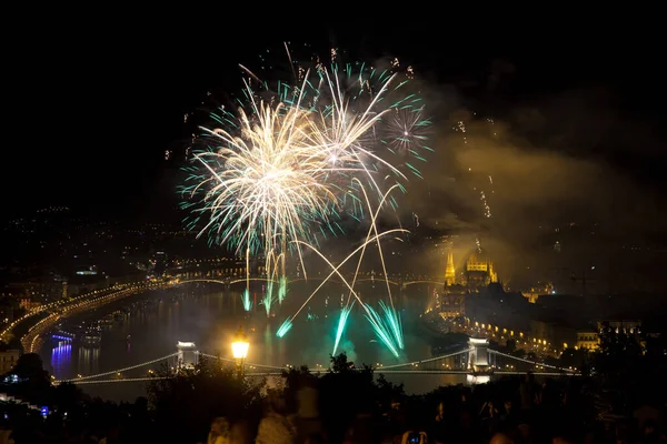 Agosto Fuochi Artificio Sul Parlamento Budapest Sul Danubio Sul Ponte — Foto Stock
