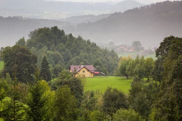 Malá Vesnice Horách Magura Rumunsko — Stock fotografie