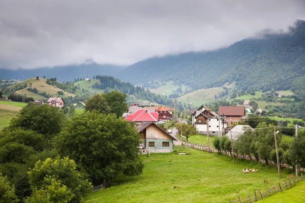 Malá Vesnice Horách Magura Rumunsko — Stock fotografie