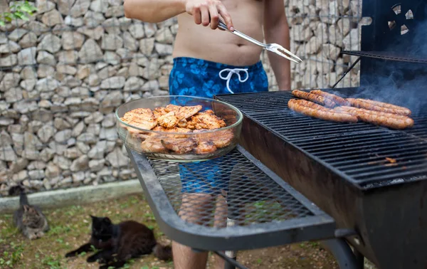 Fare Barbecue Nel Cortile — Foto Stock