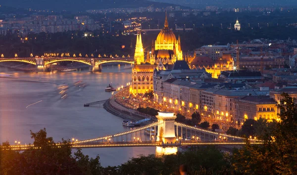 Reisen Und Europäisches Tourismuskonzept Budapest Ungarn Ungarisches Parlamentsgebäude Über Donau — Stockfoto
