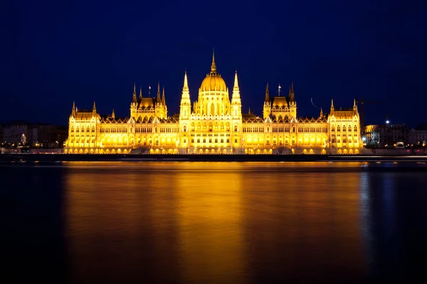 Reisen Und Europäisches Tourismuskonzept Budapest Ungarn Ungarisches Parlamentsgebäude Über Der — Stockfoto