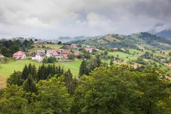 Dağlardaki Küçük Bir Köy Magura Romanya — Stok fotoğraf
