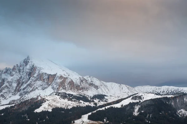 Nevado Início Inverno Paisagem Alpe Siusi Dolomites Itália Destino Férias — Fotografia de Stock