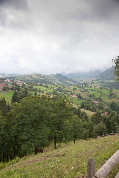 Pequena Aldeia Nas Montanhas Magura Roménia — Fotografia de Stock