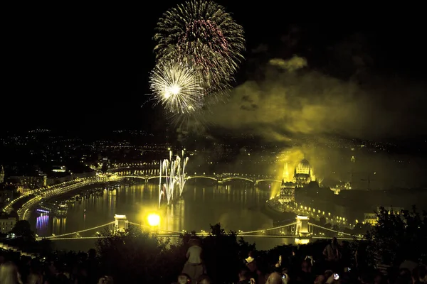 Augusztus Tűzijáték Parlament Duna Szent István Híd Felett Vagy Magyarország — Stock Fotó