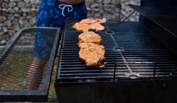 Barbecue Maken Achtertuin — Stockfoto
