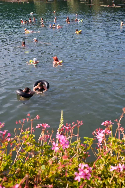 Heviz Hungary August 2018 People Bathing Lake Heviz Hungary Lake — Stock Photo, Image