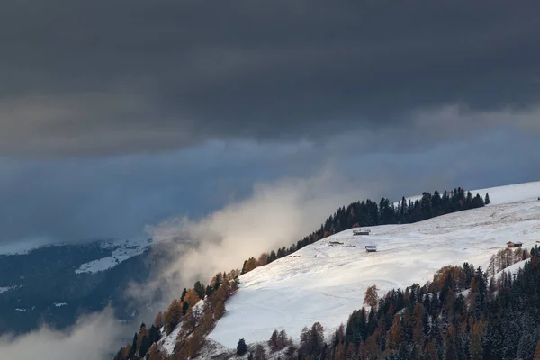 Verschneite Frühwinterlandschaft Auf Der Seiser Alm Dolomiten Italien Winterurlaubsziel — Stockfoto