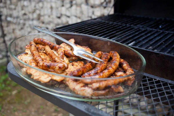 Fare Barbecue Nel Cortile — Foto Stock