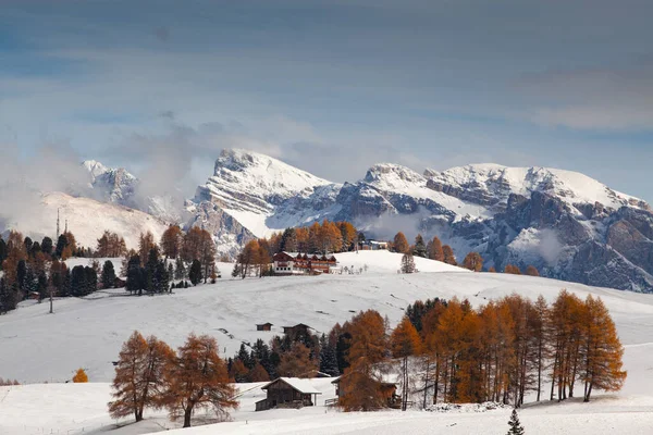 Snöig Tidig Vinter Landskap Alpe Siusi Dolomiterna Italien Semestermål Vintern — Stockfoto